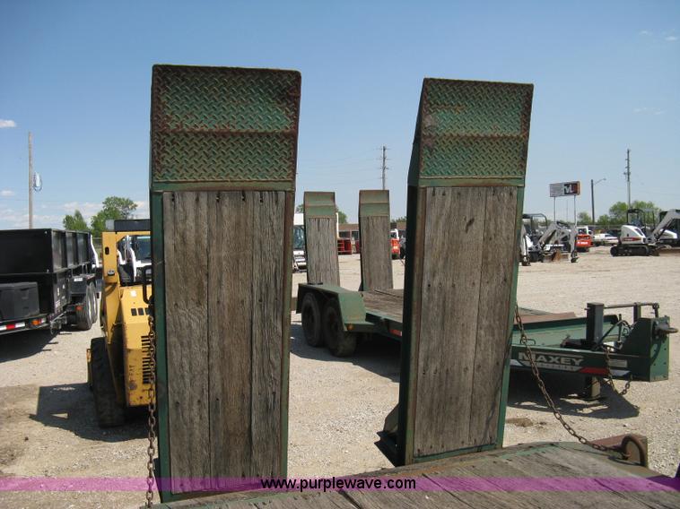image for item 8235 1997 Maxey tandem axle flatbed trailer