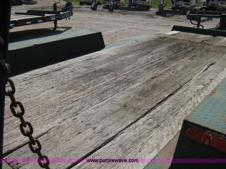 image for item 8235 1997 Maxey tandem axle flatbed trailer