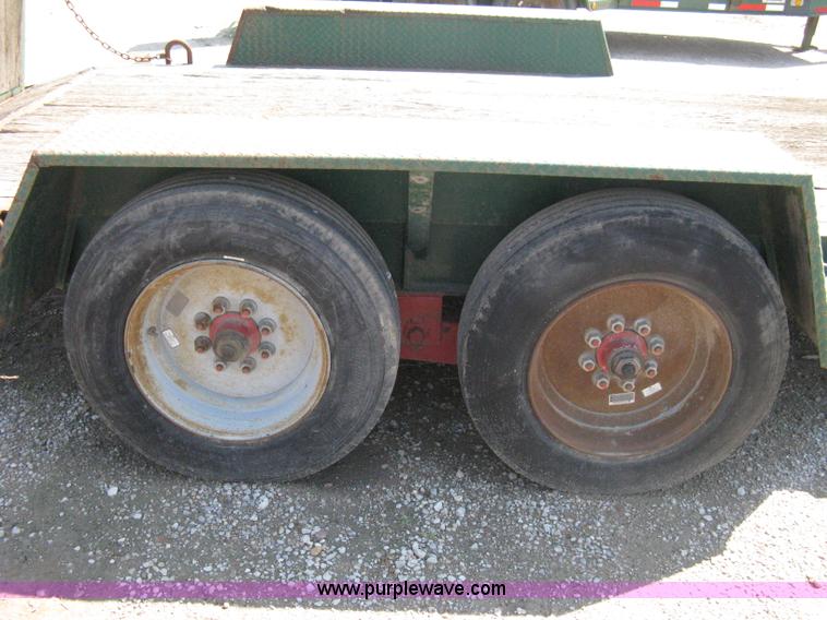 image for item 8235 1997 Maxey tandem axle flatbed trailer