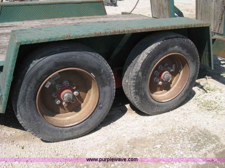 image for item 8235 1997 Maxey tandem axle flatbed trailer