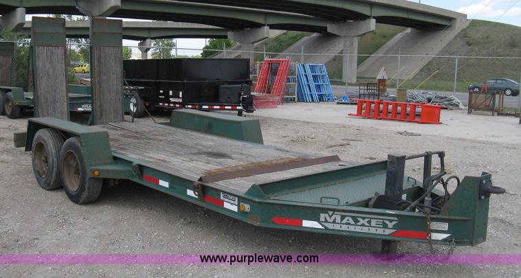 image for item 8236 1997 Maxey tandem axle flatbed trailer