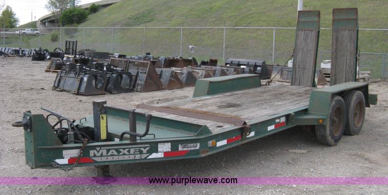 image for item 8236 1997 Maxey tandem axle flatbed trailer
