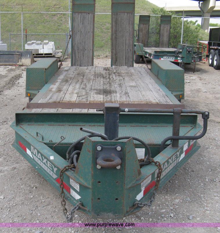 image for item 8236 1997 Maxey tandem axle flatbed trailer