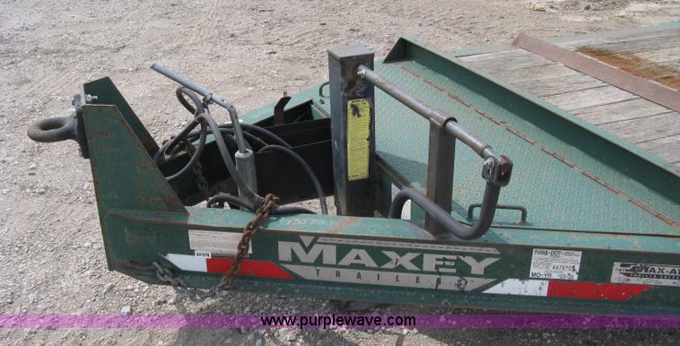 image for item 8236 1997 Maxey tandem axle flatbed trailer