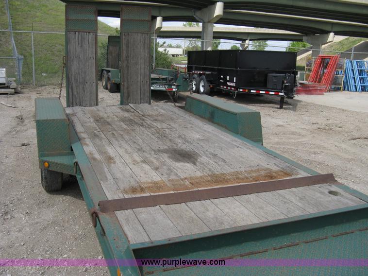 image for item 8236 1997 Maxey tandem axle flatbed trailer