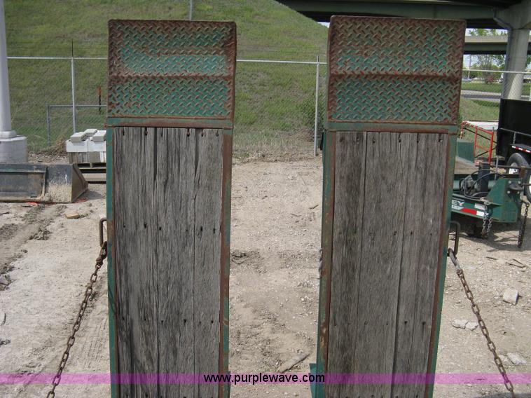 image for item 8236 1997 Maxey tandem axle flatbed trailer