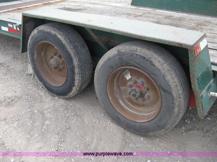 image for item 8236 1997 Maxey tandem axle flatbed trailer