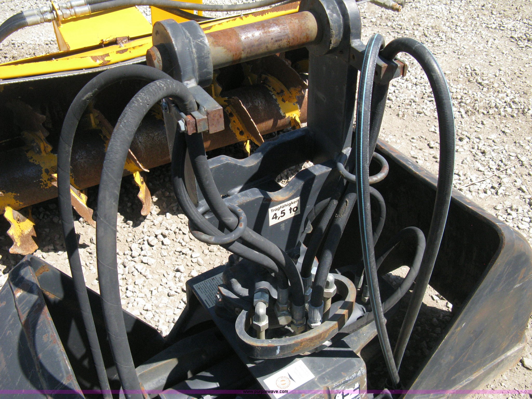 Kinshofer C10H rotating grapple with clamshell bucket in Olathe, KS