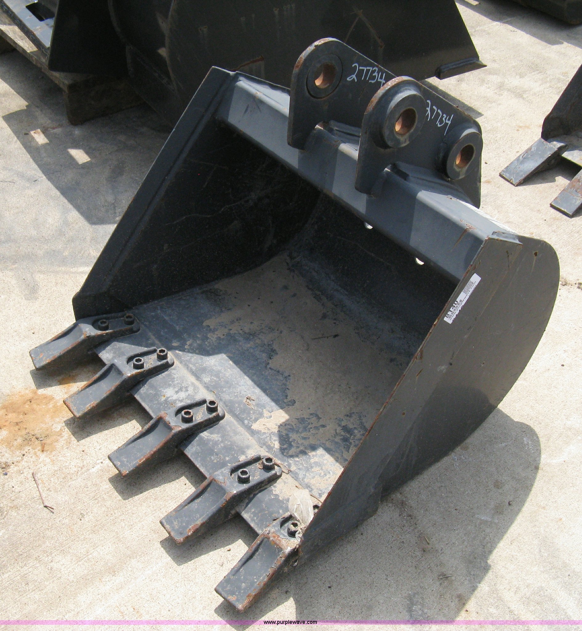 Bobcat trenching bucket in Fort Worth, TX Item 8140 sold Purple Wave