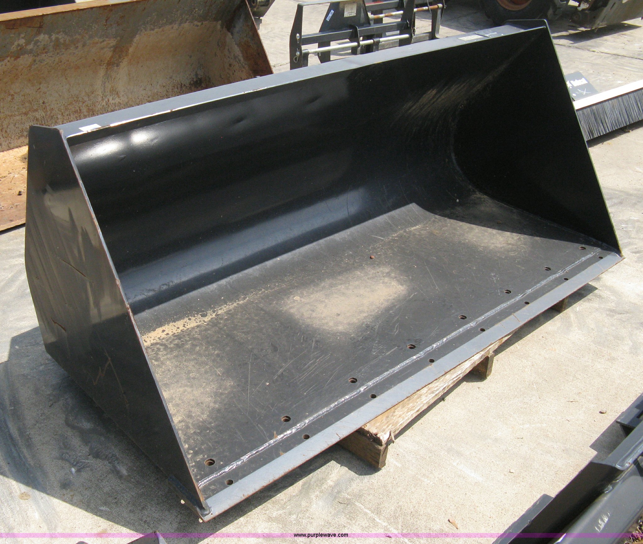 Bobcat GP bucket in Fort Worth, TX Item 8144 sold Purple Wave