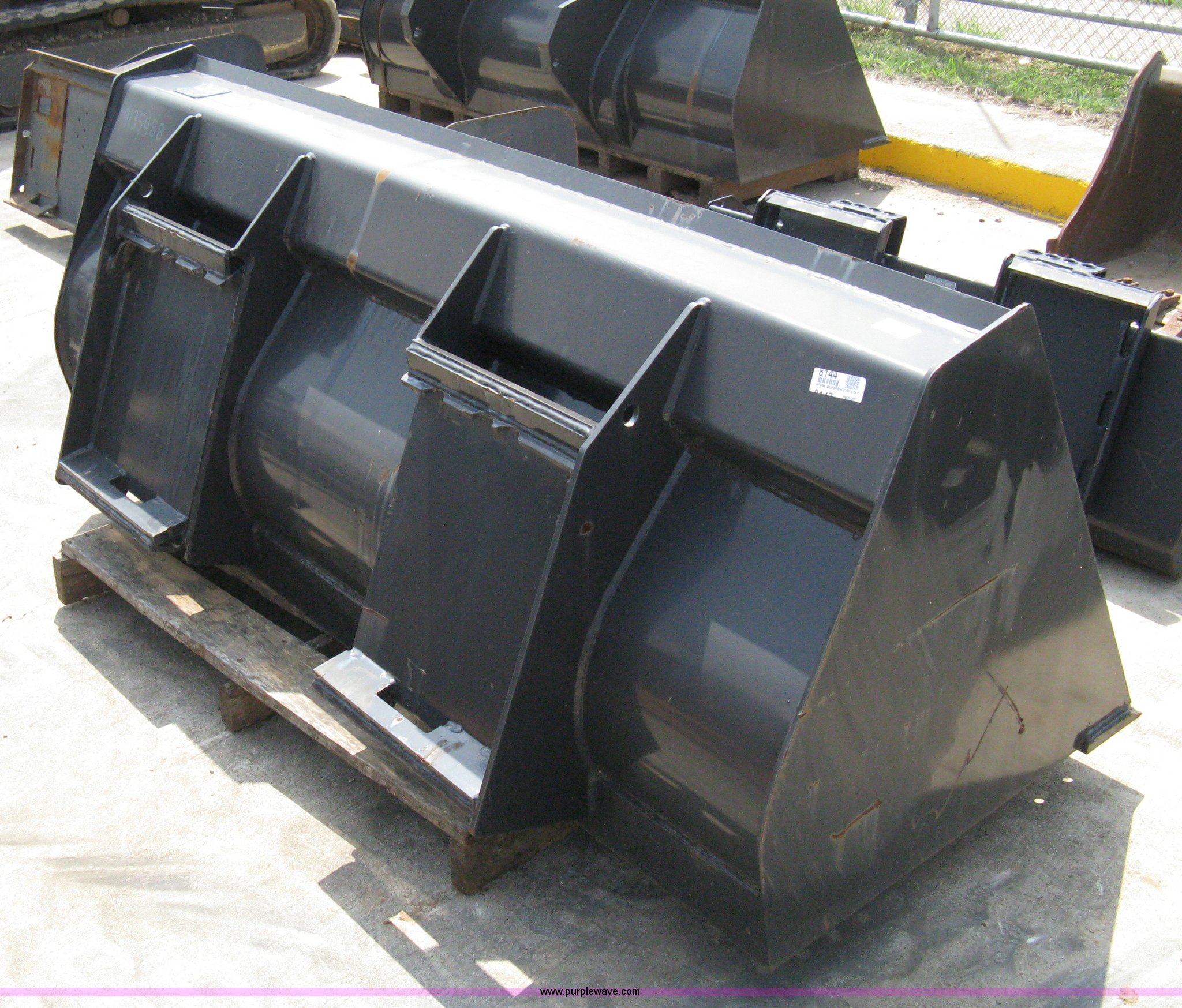 Bobcat GP bucket in Fort Worth, TX Item 8144 sold Purple Wave