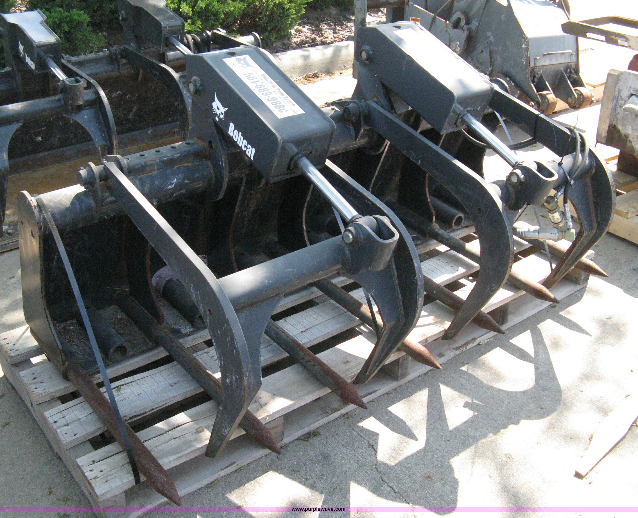 2008 Bobcat 66" industrial fork grapple in Wichita, KS Item 8204 sold