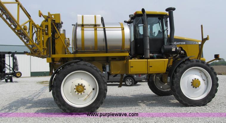 image for item 1337 2003 Ag-Chem RoGator 1254 self propelled sprayer