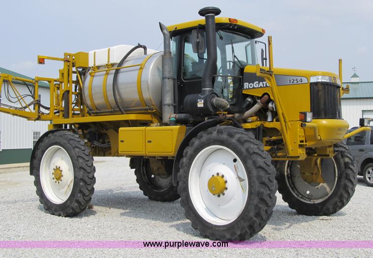 image for item 1337 2003 Ag-Chem RoGator 1254 self propelled sprayer