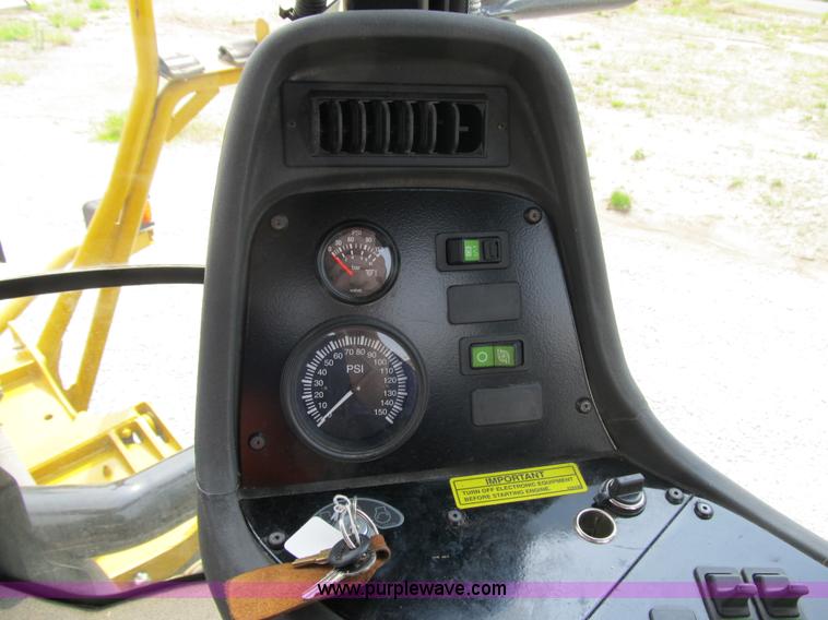 image for item 1337 2003 Ag-Chem RoGator 1254 self propelled sprayer