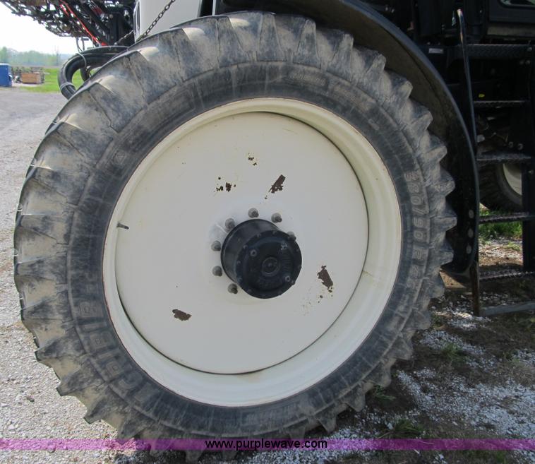 image for item 1338 2000 Willmar Eagle 8500 self propelled sprayer