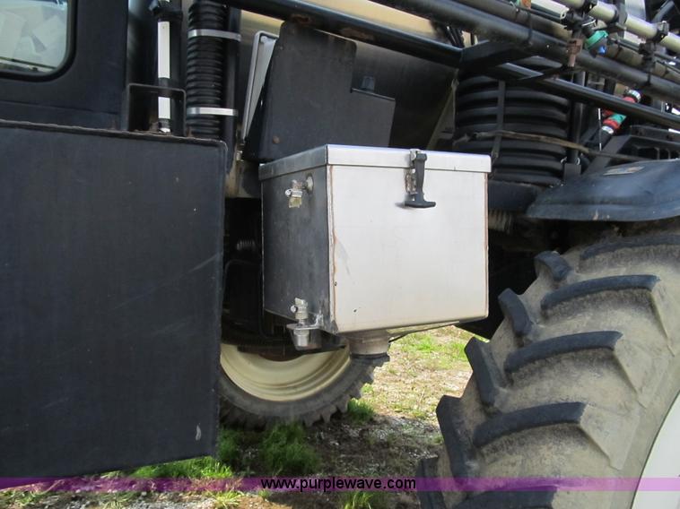 image for item 1338 2000 Willmar Eagle 8500 self propelled sprayer