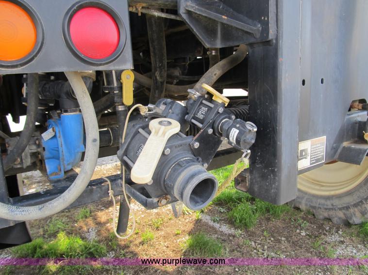 image for item 1338 2000 Willmar Eagle 8500 self propelled sprayer