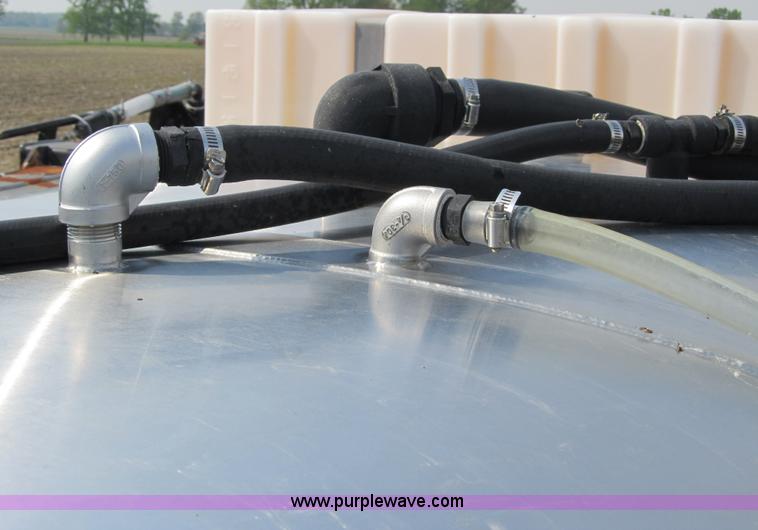 image for item 1338 2000 Willmar Eagle 8500 self propelled sprayer