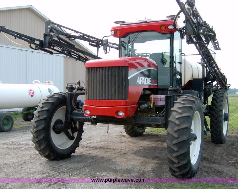 image for item 1339 2005 Apache 850 self propelled sprayer