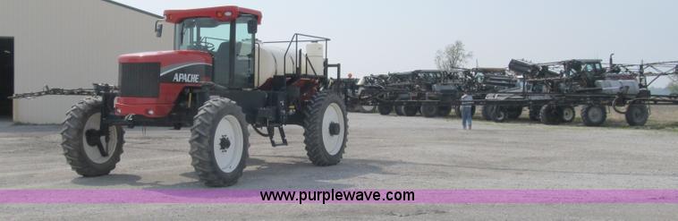 image for item 1339 2005 Apache 850 self propelled sprayer