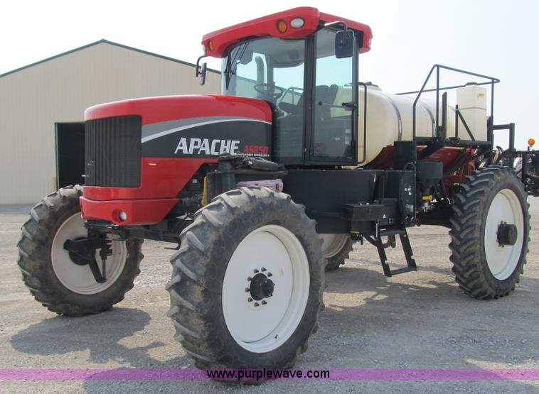 image for item 1339 2005 Apache 850 self propelled sprayer
