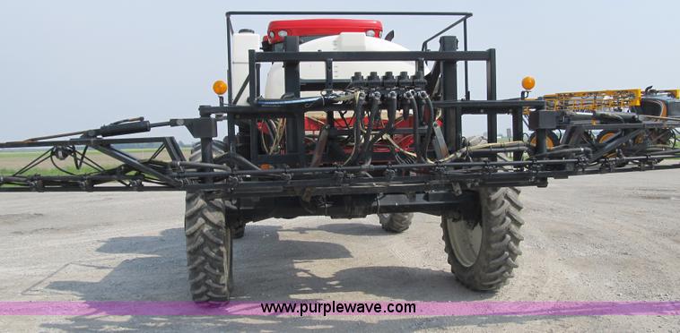 image for item 1339 2005 Apache 850 self propelled sprayer
