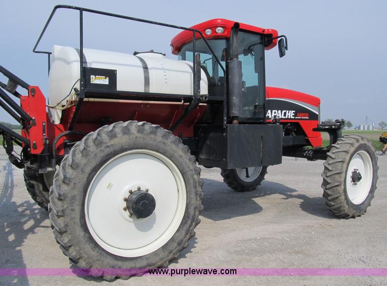 image for item 1339 2005 Apache 850 self propelled sprayer