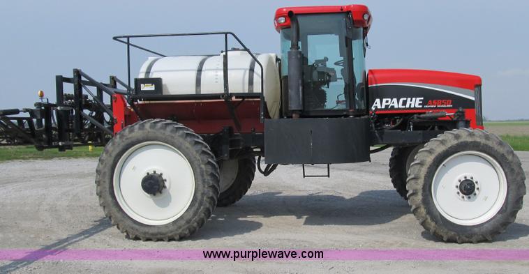 image for item 1339 2005 Apache 850 self propelled sprayer