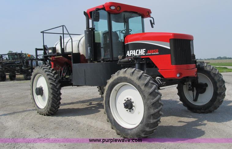 image for item 1339 2005 Apache 850 self propelled sprayer