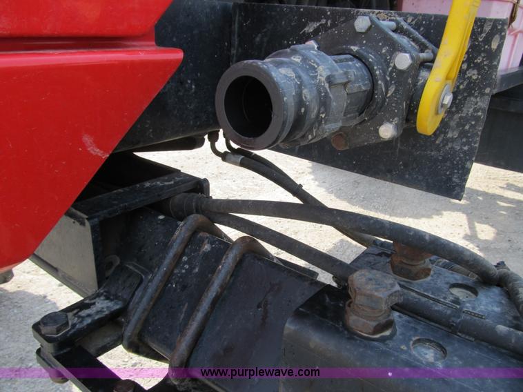 image for item 1339 2005 Apache 850 self propelled sprayer