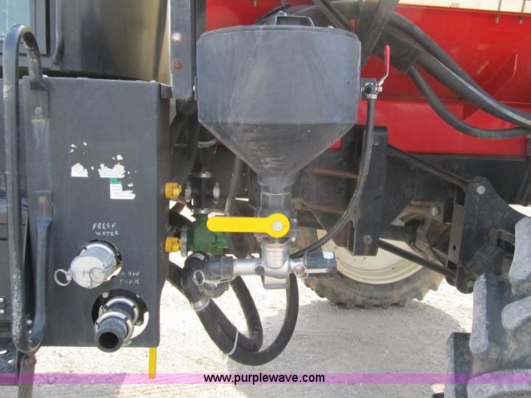 image for item 1339 2005 Apache 850 self propelled sprayer