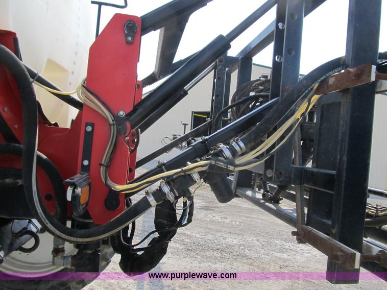 image for item 1339 2005 Apache 850 self propelled sprayer