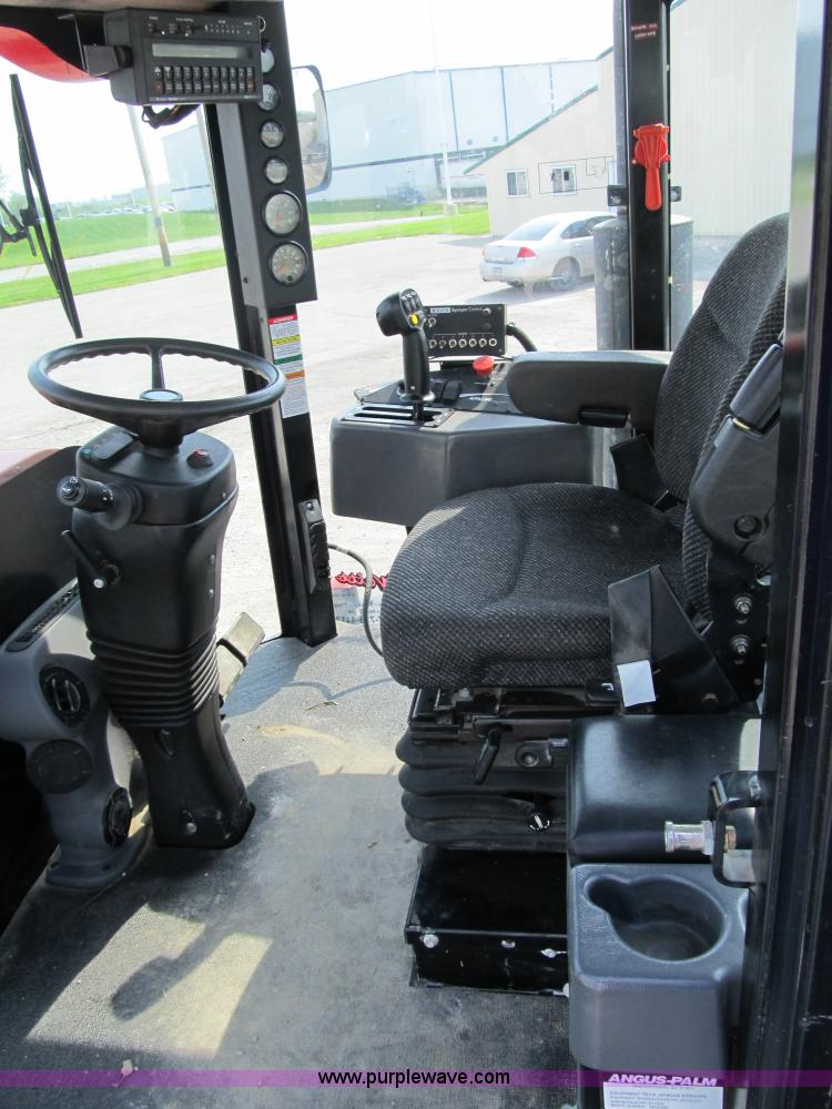 image for item 1339 2005 Apache 850 self propelled sprayer