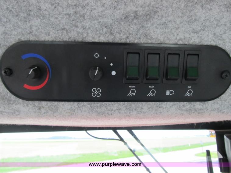 image for item 1339 2005 Apache 850 self propelled sprayer