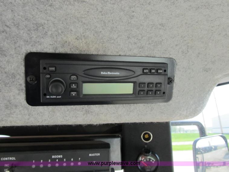 image for item 1339 2005 Apache 850 self propelled sprayer