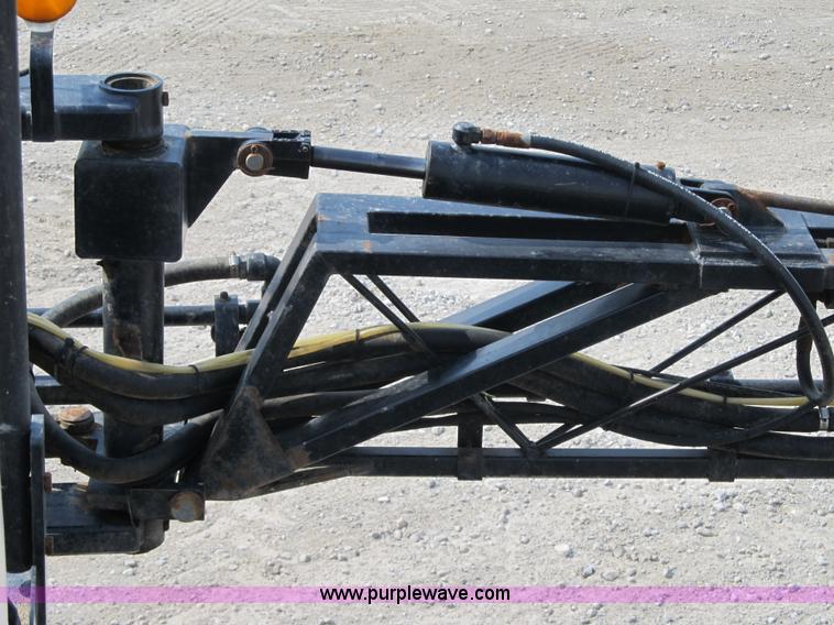 image for item 1339 2005 Apache 850 self propelled sprayer