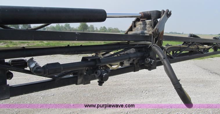 image for item 1339 2005 Apache 850 self propelled sprayer