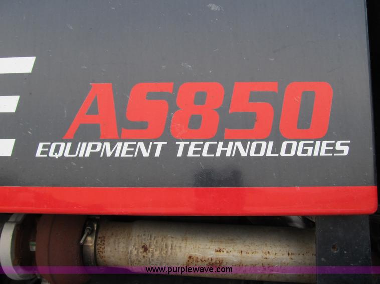 image for item 1339 2005 Apache 850 self propelled sprayer