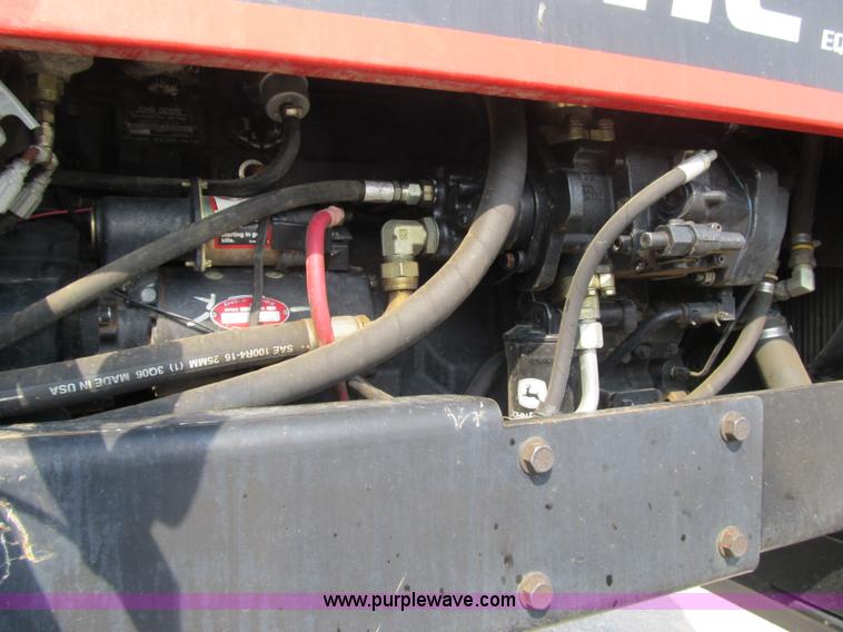 image for item 1339 2005 Apache 850 self propelled sprayer