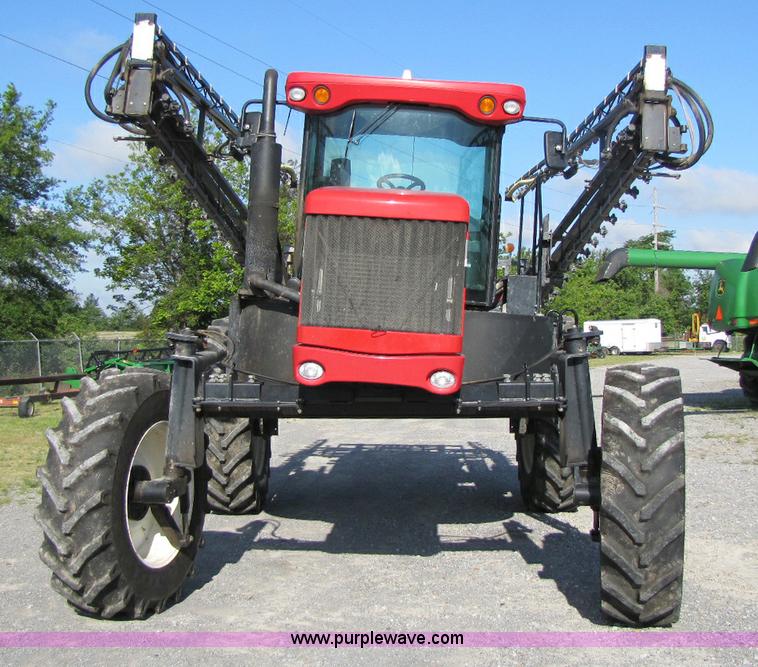 image for item 1341 2008 Apache AS710 self propelled sprayer