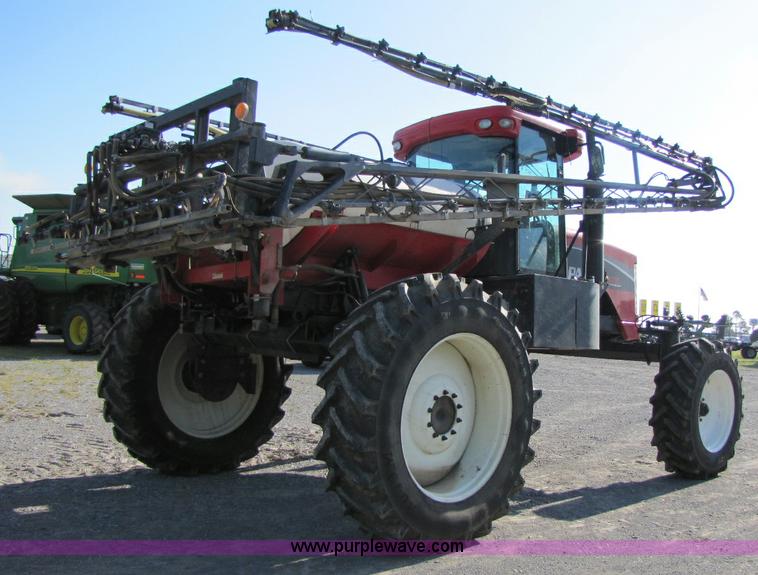 image for item 1341 2008 Apache AS710 self propelled sprayer