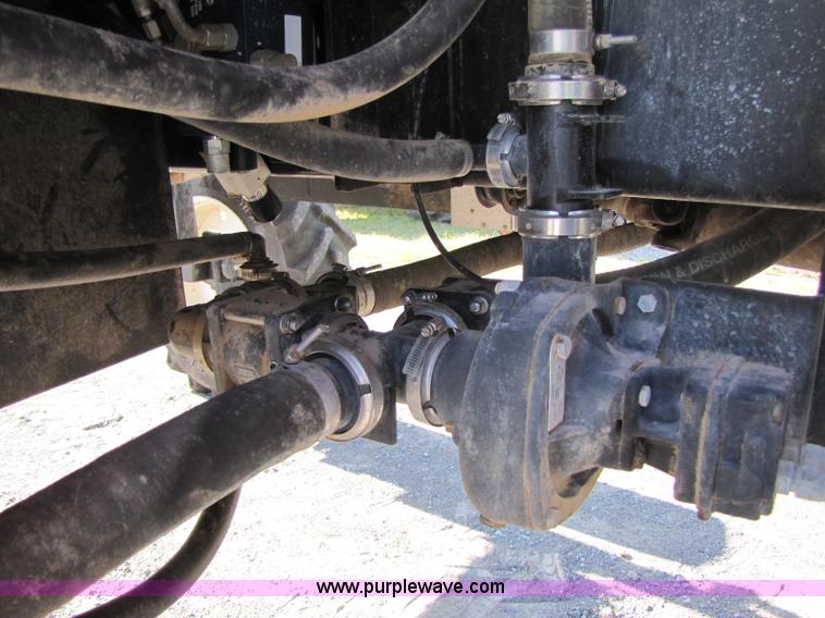 image for item 1341 2008 Apache AS710 self propelled sprayer