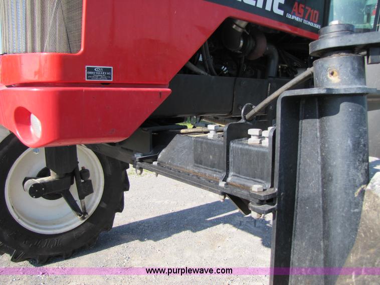 image for item 1341 2008 Apache AS710 self propelled sprayer