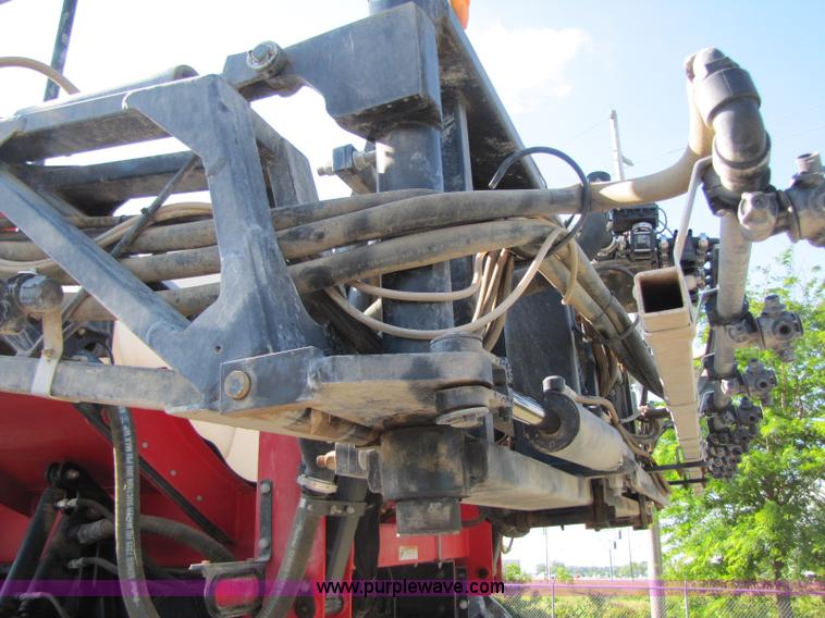 image for item 1341 2008 Apache AS710 self propelled sprayer