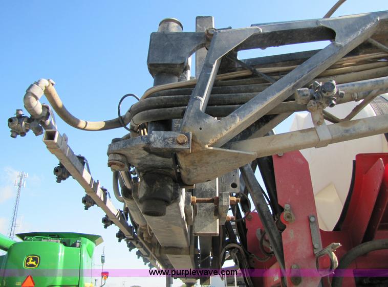 image for item 1341 2008 Apache AS710 self propelled sprayer