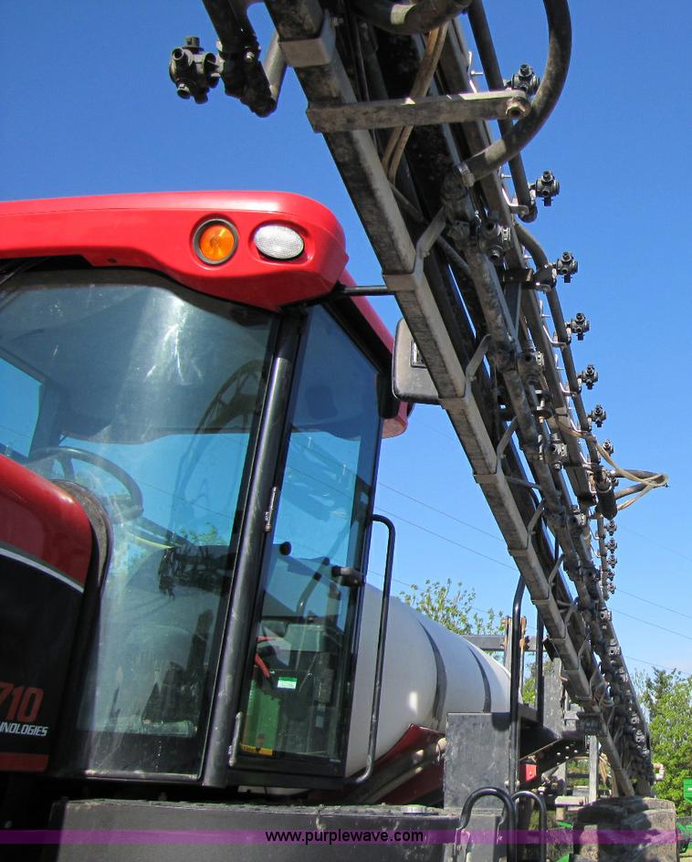 image for item 1341 2008 Apache AS710 self propelled sprayer