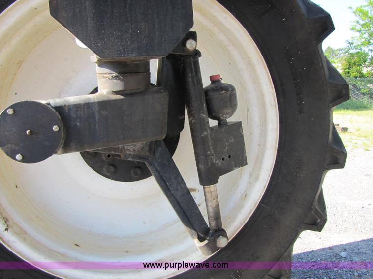 image for item 1341 2008 Apache AS710 self propelled sprayer