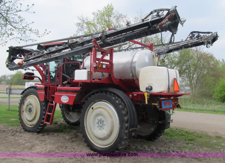 image for item 1342 2007 Miller Nitro N2XP self propelled sprayer