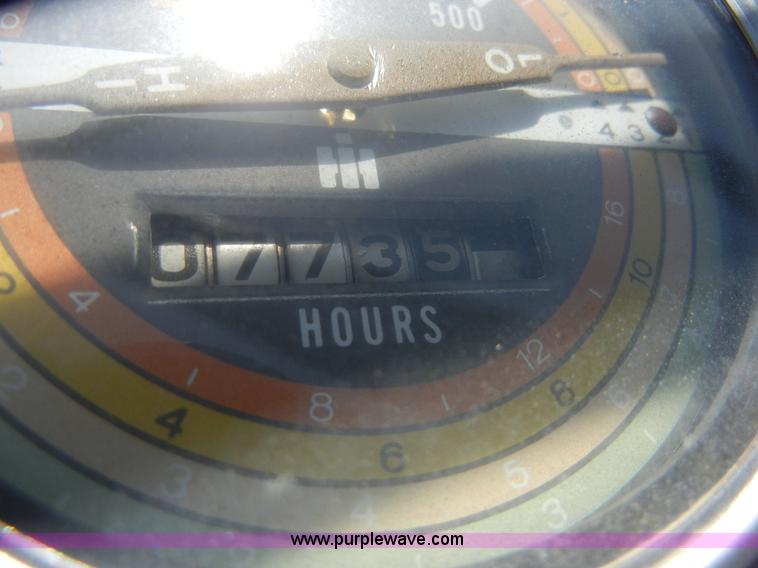 image for item 2227 1964 International 424 tractor